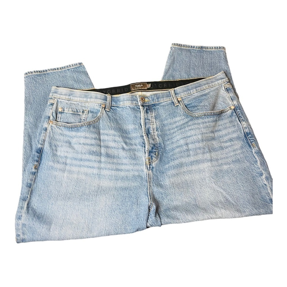 Torrid light wash straight leg jeans.